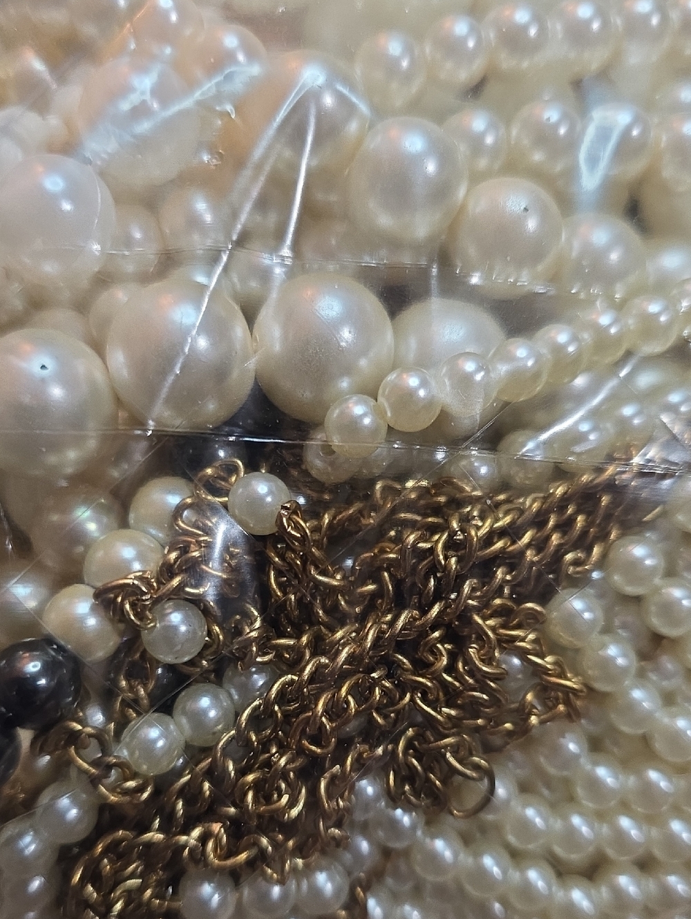 RESELLERS!!! 4.6 LBS  BAG OF JEWELRY! PEARLS! LOT OF JEWELRY. ALL WAERABLE. - Picture 5 of 7